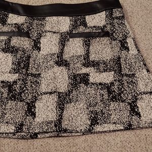 Black and white skirt with leather on pockets and waist band